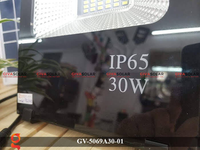 Đèn pha năng lượng mặt trời cao cấp GV-5069A30-01 7