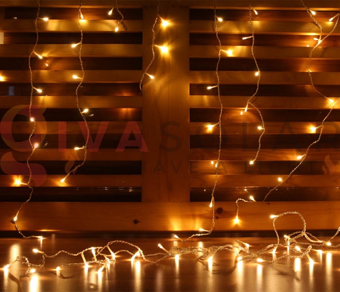 Hướng dẫn treo đèn trang trí Noel xung quanh cửa sổ 4