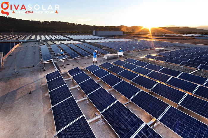 So sánh điện năng lượng mặt trời áp mái Rooftop Solar và Solar Farm 2