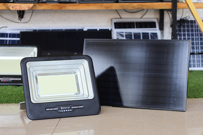 Đèn pha năng lượng mặt trời công suất lớn 200W GV9200 4