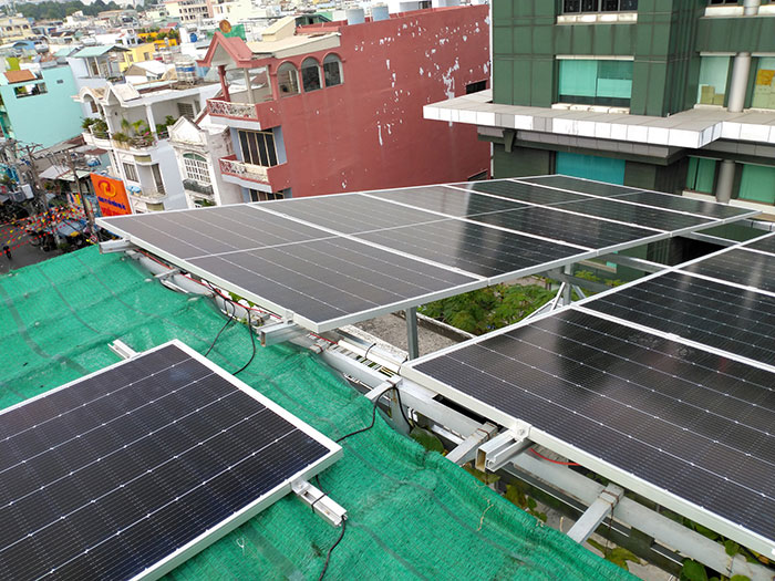 Hoàn thành hệ thống điện mặt trời hòa lưới bám tải 5KW ở Phú Nhuận 7
