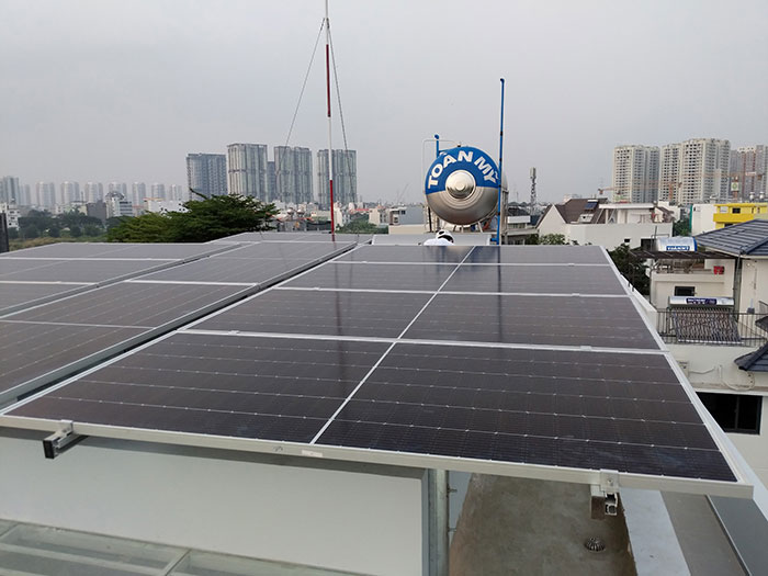 Bàn giao dự án điện mặt trời hòa lưới bám tải 5.5KWp cho chị Vân ở Quận 2 1