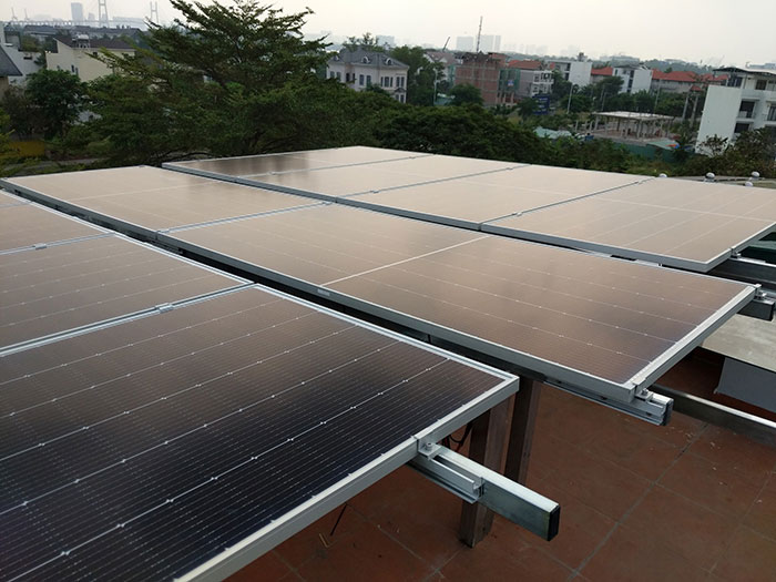 Bàn giao dự án điện mặt trời hòa lưới bám tải 5.5KWp cho chị Vân ở Quận 2 3